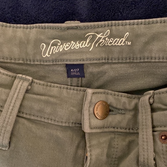 Brand, universal thread, army green shorts, size, 4/27, never worn - Picture 3 of 3